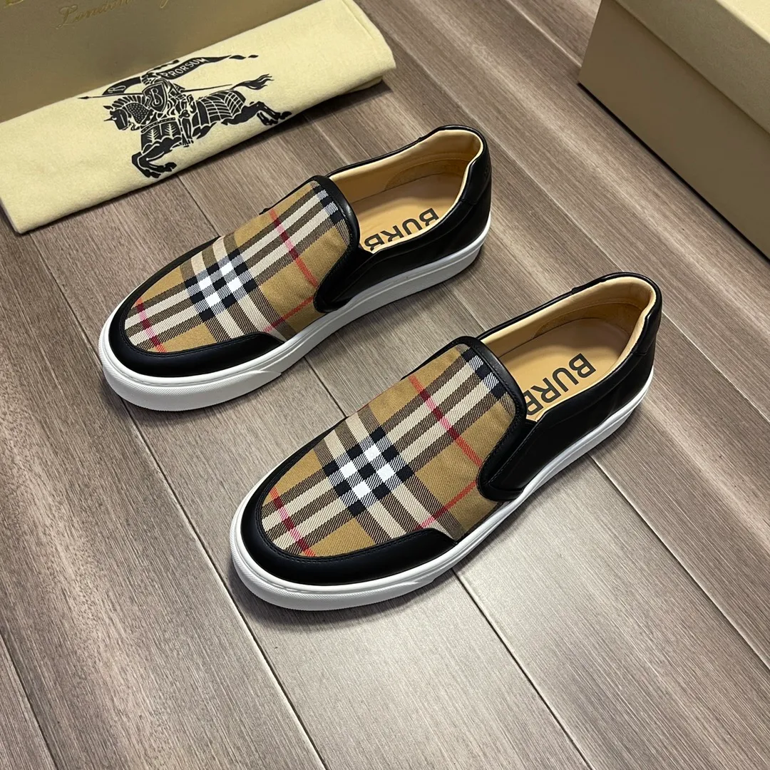 ☕P380💰"BURBERRY" Burberry: 🔍🔍The latest men's counter is on sale simultaneously, the original version imported from Italy🔝·Nappa calfskin·Brand totem cloth· Highlighting the (high-end, extravagance, class) travel, home, and best choice" exquisite workmanship (Imported water-dyed leather lining from Italy 🇮🇹), sole: original sole provided by the original factory, ⚠️exclusive double layer Activity·TPR rubber·molded outsole; super comfortable·wear-resistant·non-slip·environmental protection🌳🌳🌳, the real thing is more beautiful🎬The real thing is more beautiful🔍🔍 (high quality·follow the order) You can enter and exit the counter at will: Size: 38·39·40·41·42·43·44 (🎉Customized 45) Welcome to order...☕️